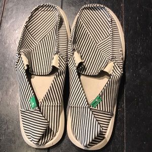 Sanuk Boat shoes size 7